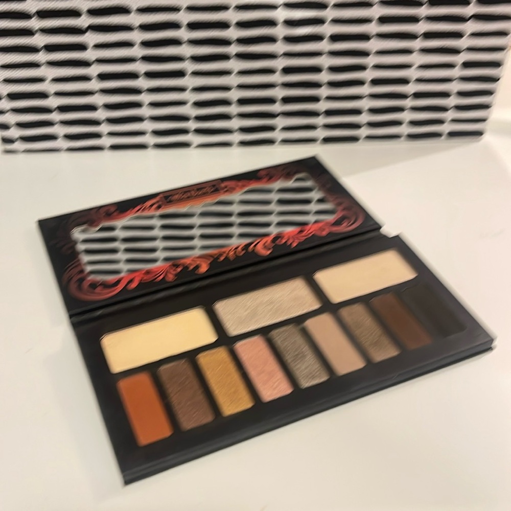 Kat Von D - monarch eyeshadow palette